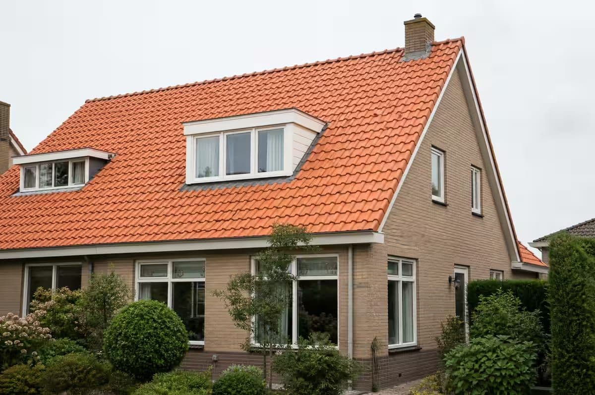 Na: gereinigde dakpannen